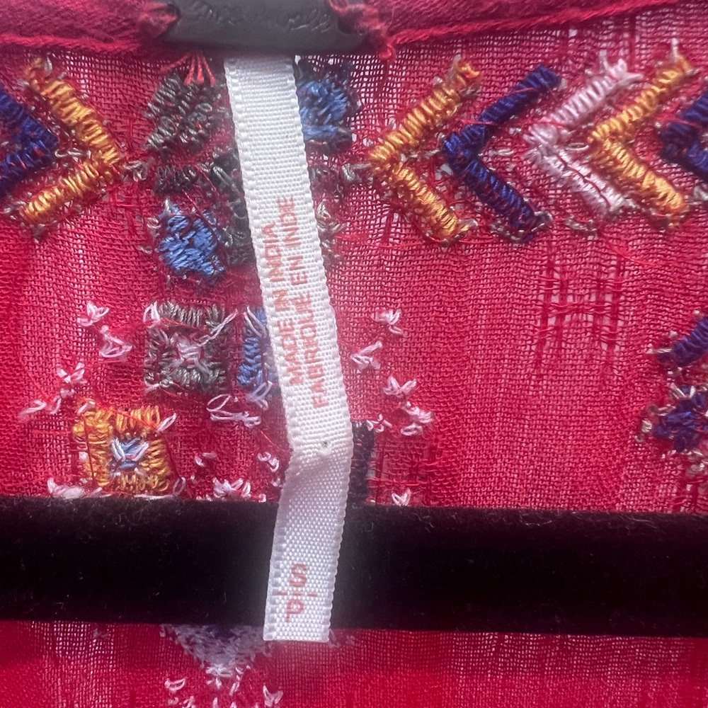 Chic Red Embroidered Top - Picture 2 of 4